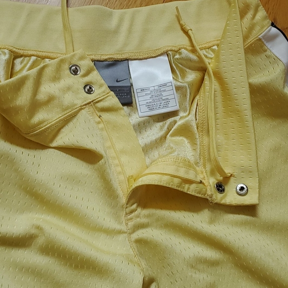 Nike Capri Pants - Picture 9 of 10